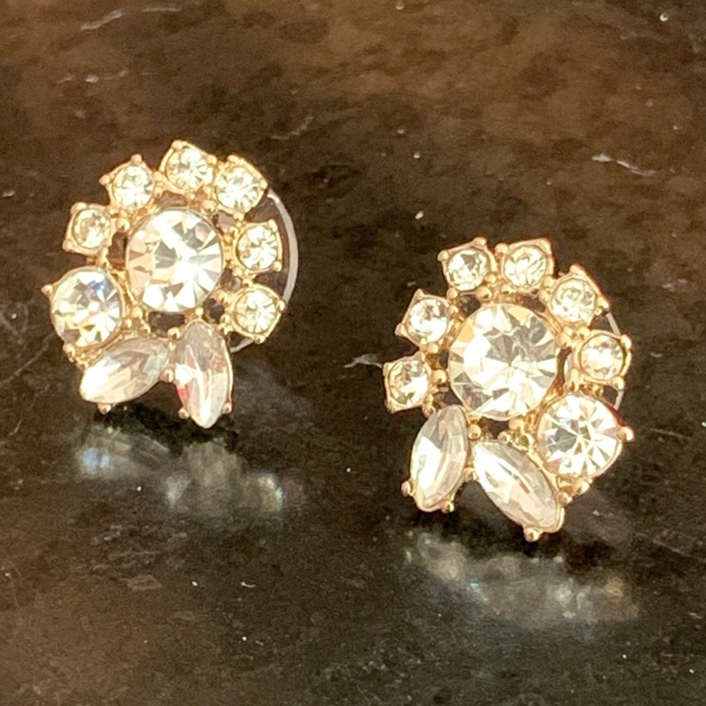 MARCHESA Crystal Cluster Earrings NWT! LAST ONE! - Picture 8 of 8